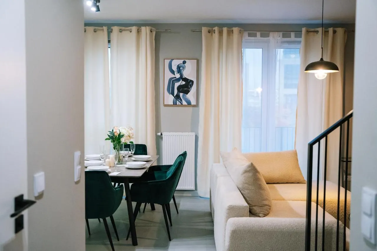 Warsaw Prestige Suites - Two-Level Loft, 72M2, 1000Mbs Internet, Parking, Gym - By Rentujemy 0*,  بولندا