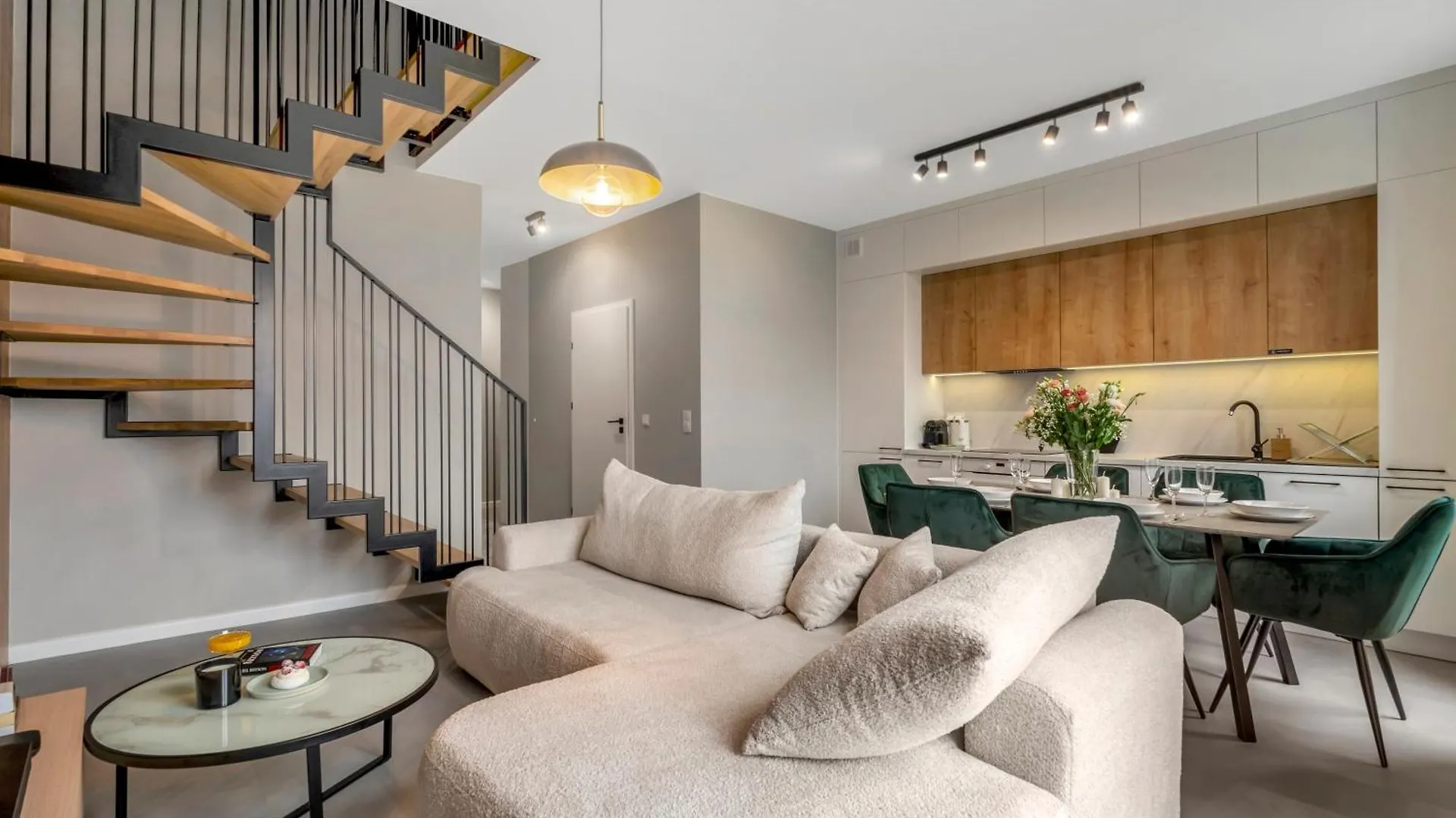 Warsaw Prestige Suites - Two-Level Loft, 72M2, 1000Mbs Internet, Parking, Gym - By Rentujemy 0*,  بولندا